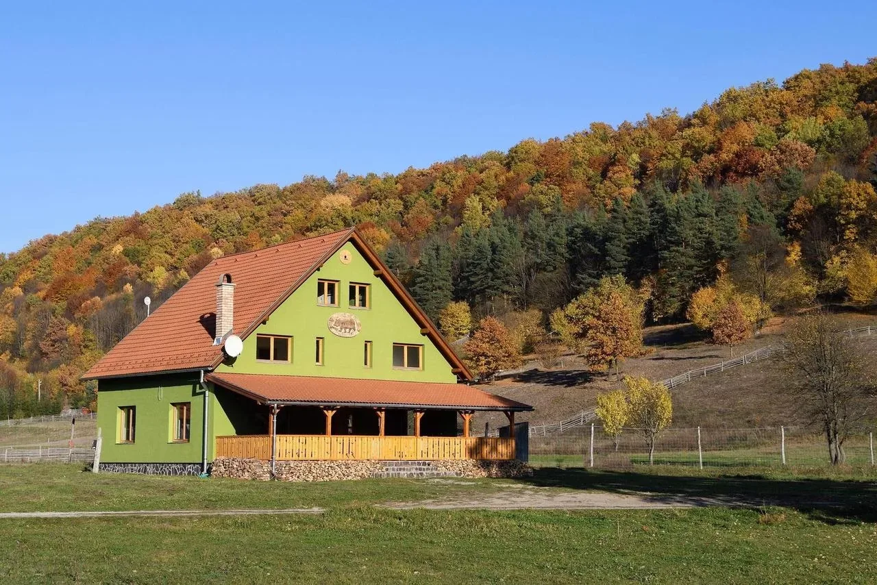 Sub Cetate Casa la Cheie · România, Harghita — România, Harghita