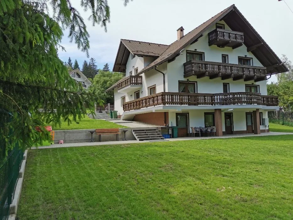 Cazare la munte vila pensiune cabana  grup VILA MOLIDUL Zarnesti — Zarnesti, Brașov