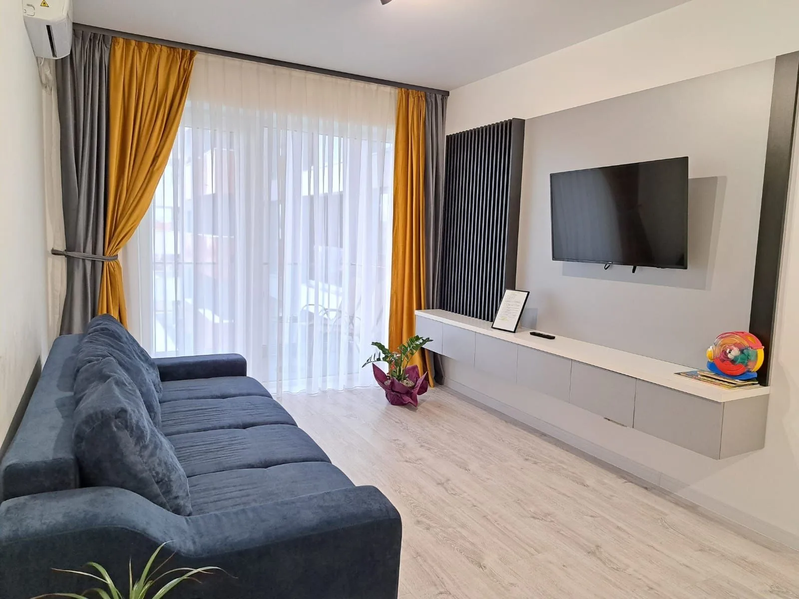Cazare Carduri Vacantã Regim HotelierApart.LUX Central 2 Camere · Oradea, Bihor — Oradea, Bihor