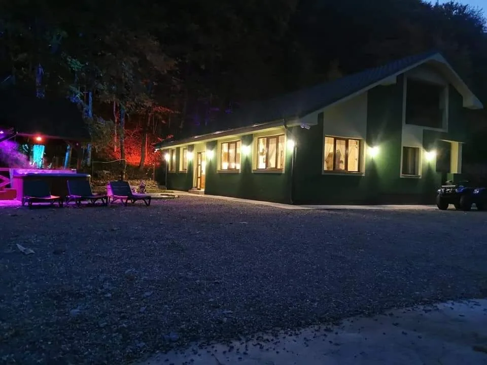 Închiriez Cabana cu Jacuzii-ciubar, sauna, Valea Gepisului · Grosi, Bihor — Grosi, Bihor