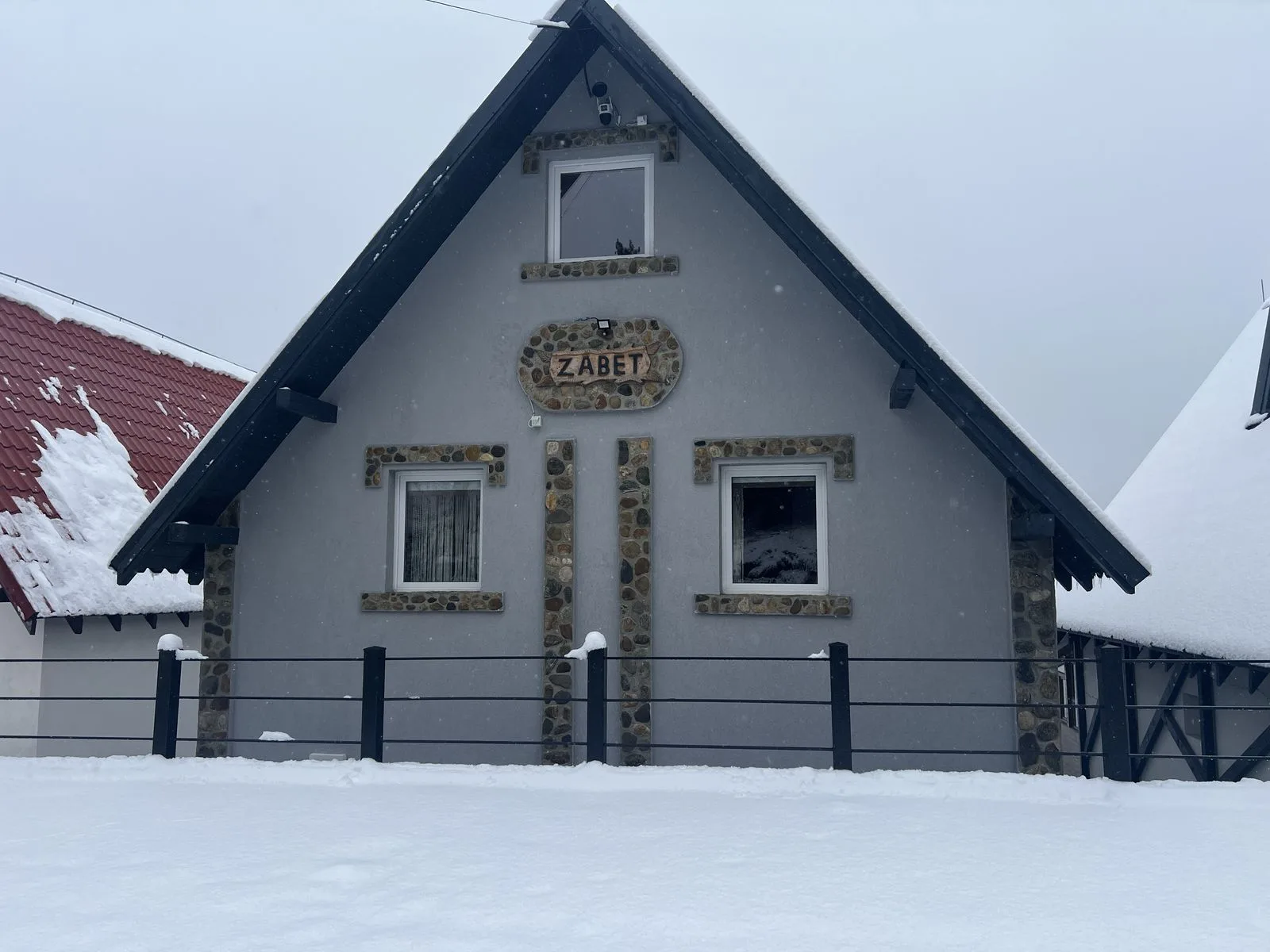 Cazare Ranca - Cabana ZABET - Pachet revelion 3 nopti 14500 ron · Novaci, Gorj — Novaci, Gorj