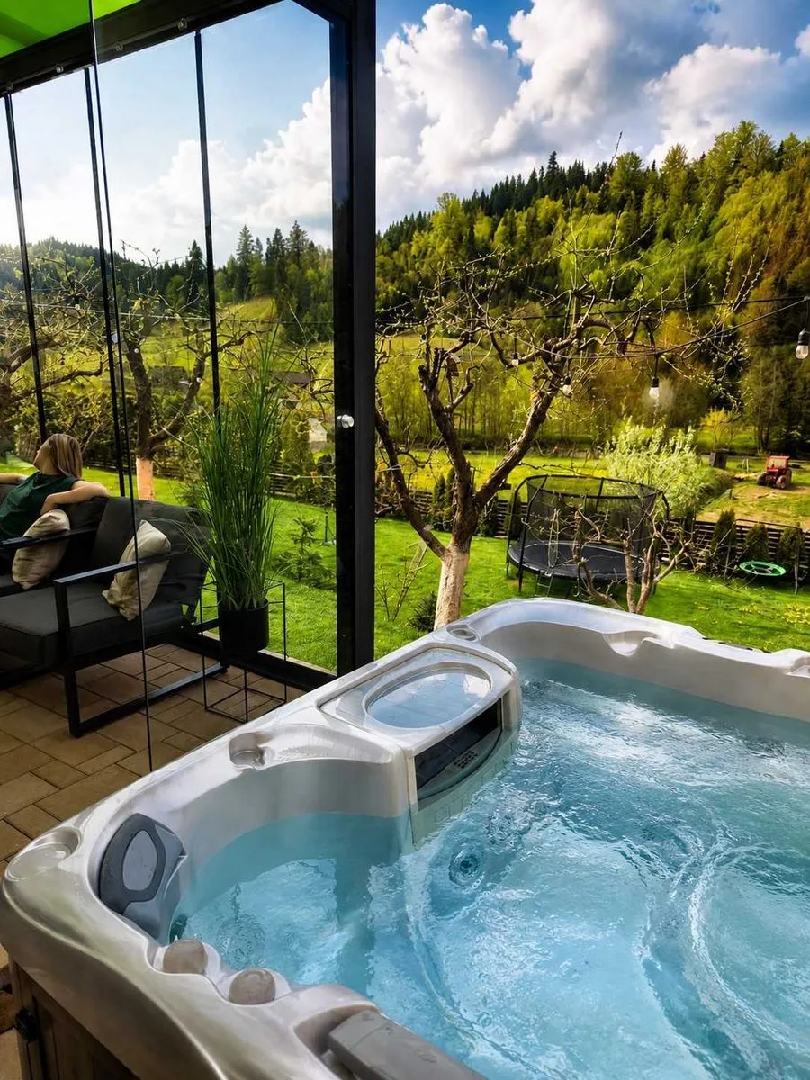 Cazare Colibița Casa Lipan – Cabana cu jacuzzi, 6 camere | Inchiriere grupuri 10-12 persoane
