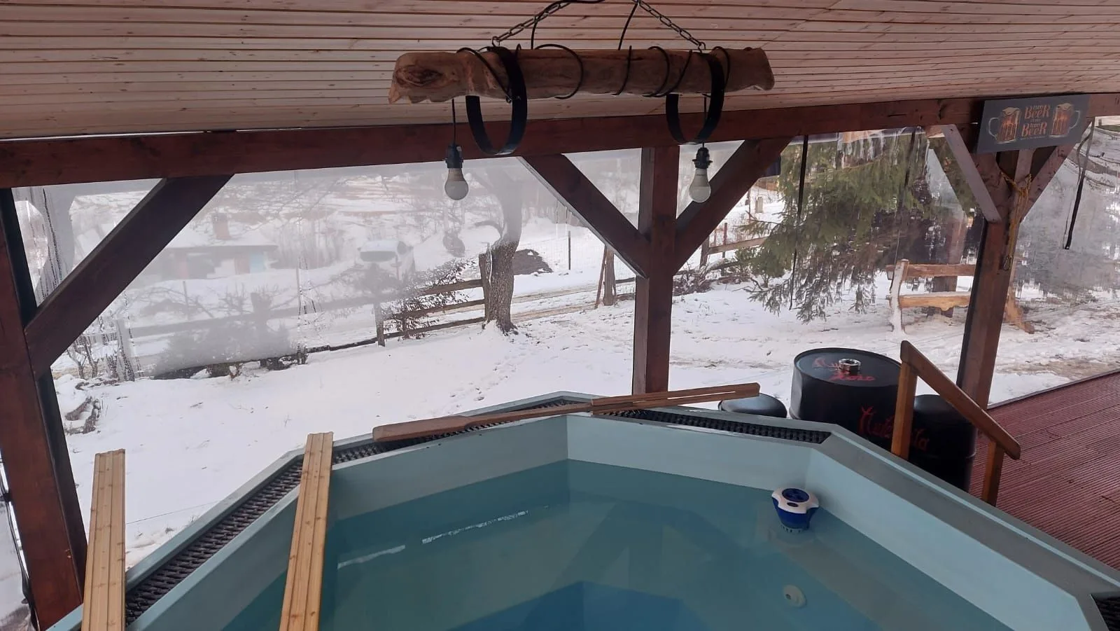 Cabana cu ciubar de inchiriat · Huta, Cluj — Huta, Cluj