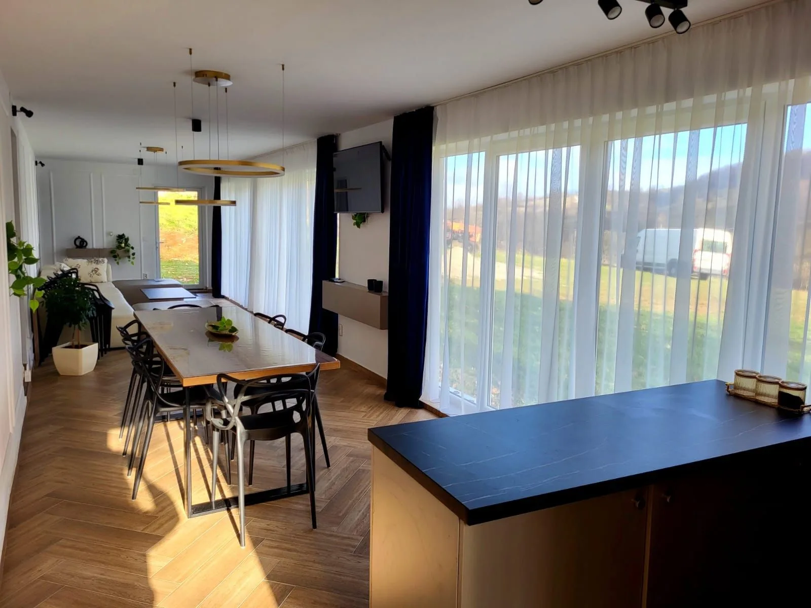 Cabana moderna cu ciubar-jacuzzi de inchiriat Suncuiuș · Zece Hotare, Bihor — Zece Hotare, Bihor
