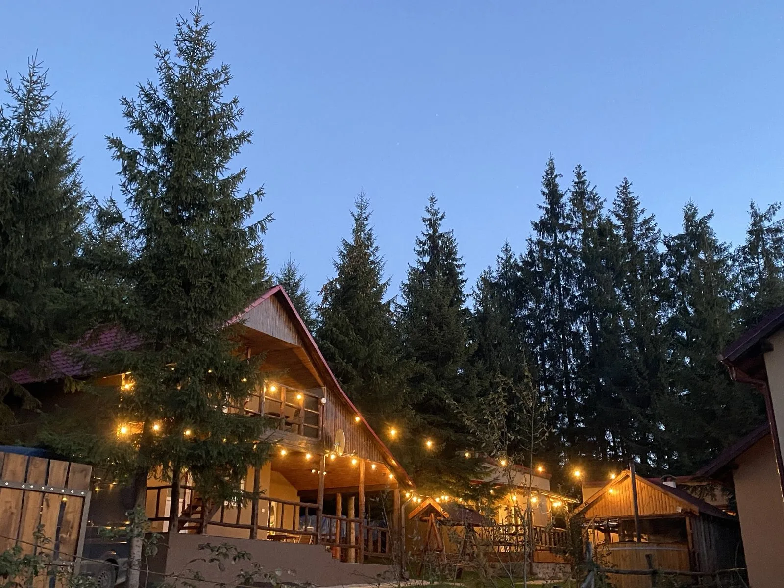 Inchiriez cabane cu ciubar pentru 12 persoane · Comandau, Covasna — Comandau, Covasna