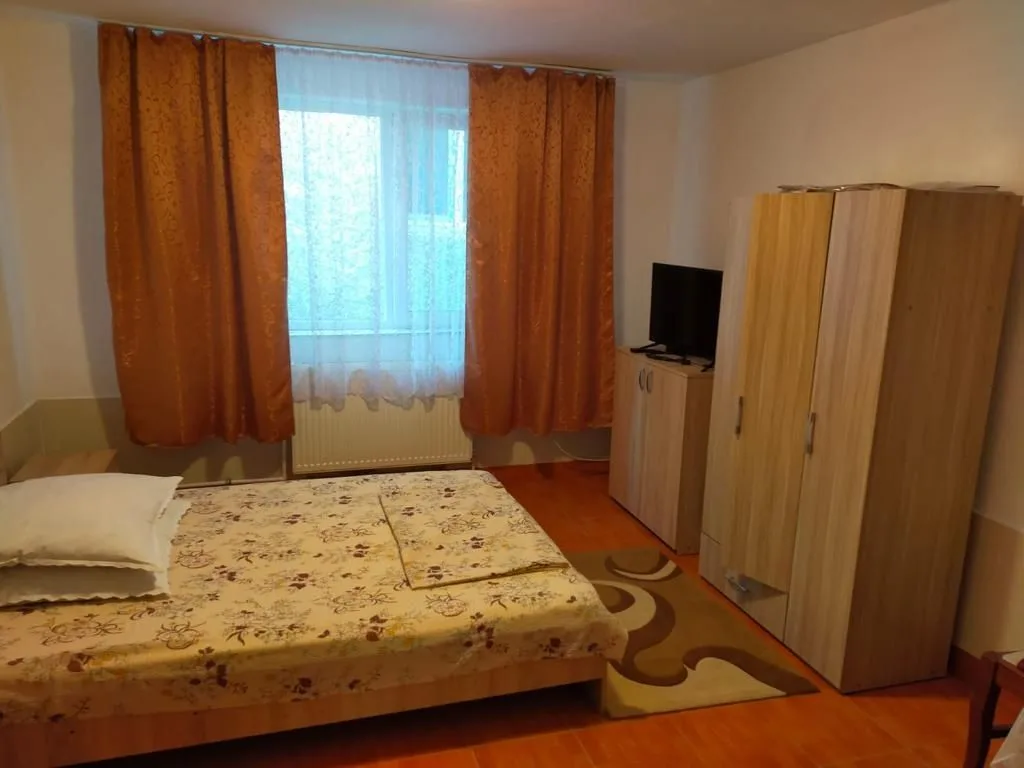 Cazare la curte Baile Herculane · Pecinisca, Caraș-Severin — Pecinisca, Caraș-Severin