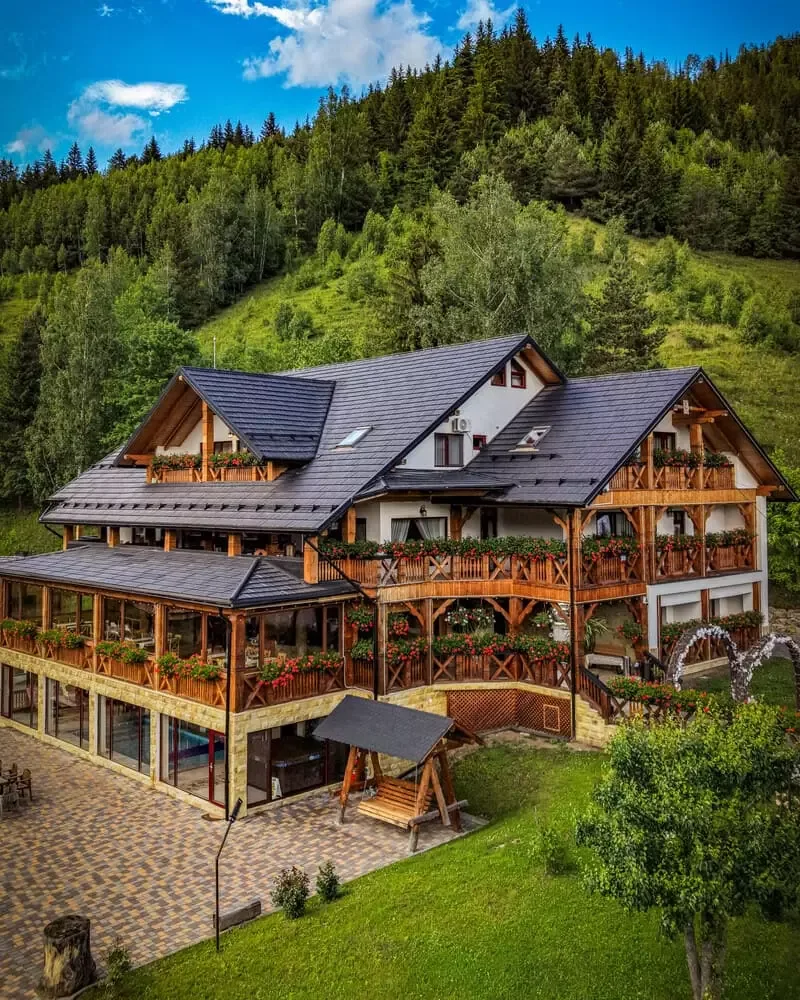 Conacul Baciului — Fundu Moldovei, Suceava