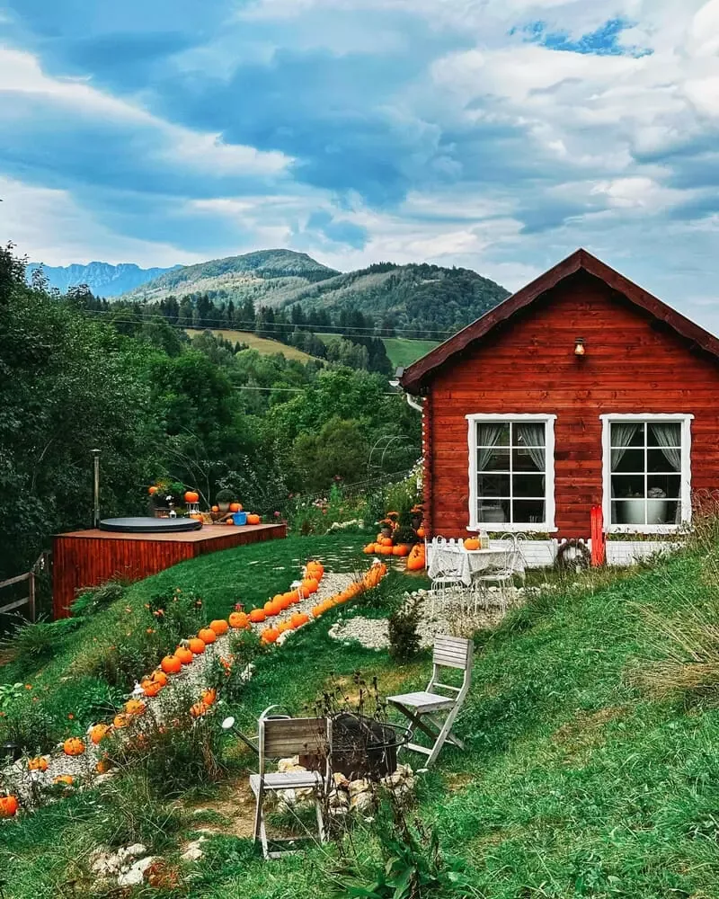 Hillside Tiny Cottage — Bran, Brașov