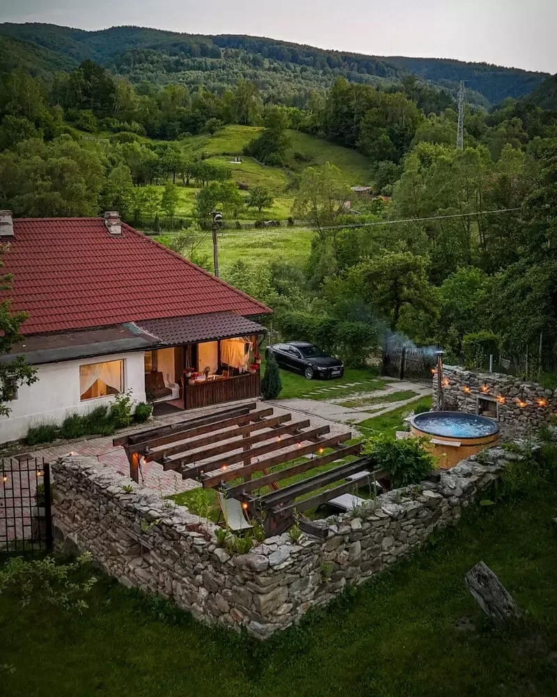 Roua Land · Vulcan, Hunedoara — Vulcan, Hunedoara